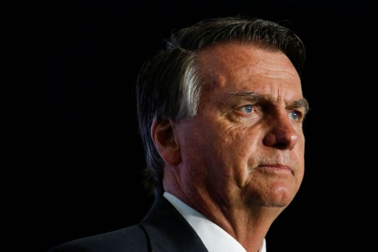 Bolsonaro entregará terceiro pacote de joias ao TCU