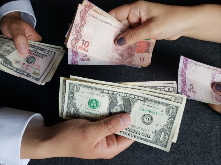 Dólar abaixo de R$ 5: para Credit Suisse, real tem espaço para se valorizar ainda mais em 2023