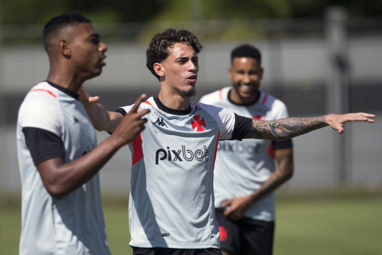 Vasco x Bahia: escalações, horário e onde assistir ao jogo do Brasileirão
