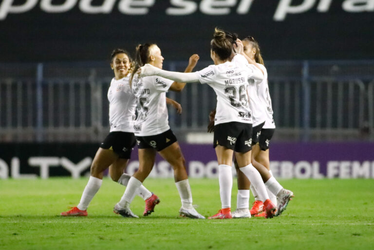 Corinthians goleia Bahia e terá Cruzeiro pela frente no mata-mata do Brasileirão feminino