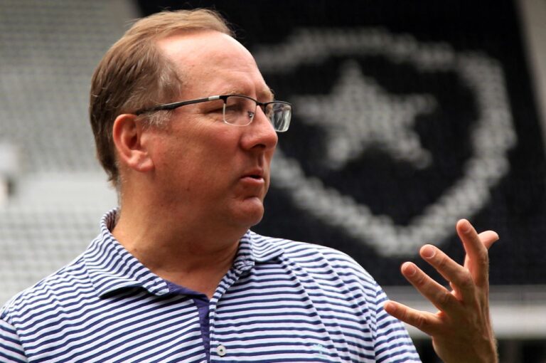 Dono do Botafogo, Textor agradece Cauly por vitória do Bahia contra o Palmeiras