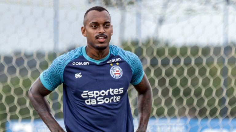 Zagueiro Raul Gustavo volta a treinar no Bahia