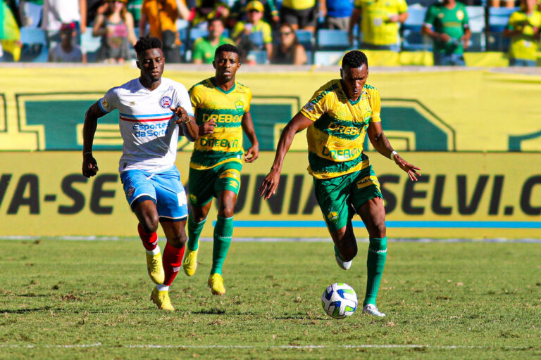 Deyverson marca de pênalti, mas Cuiabá sofre o empate contra o Bahia pelo Brasileirão