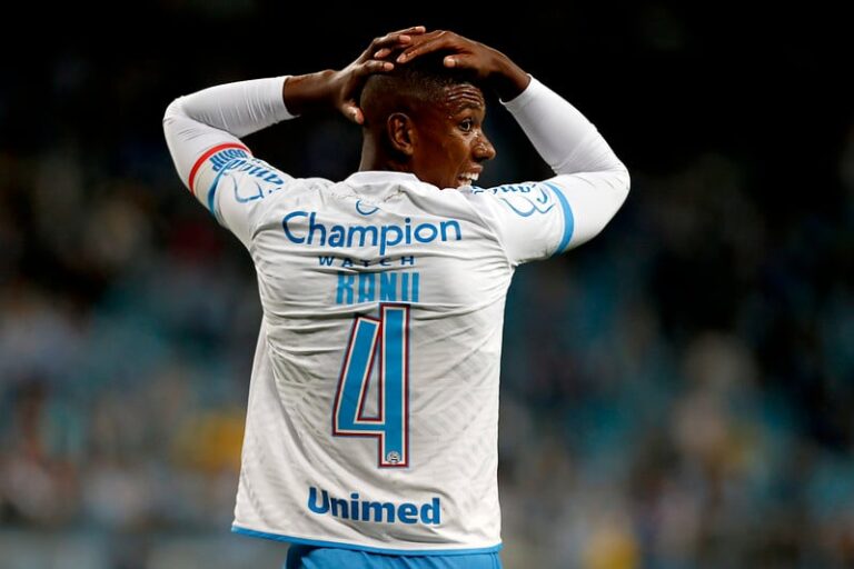 Zagueiro Kanu exalta entrega do Bahia em eliminação na Copa do Brasil e garante "ano muito seguro"