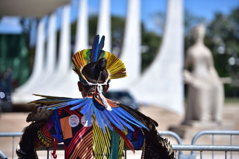 Senado enfrenta STF e aprova marco temporal