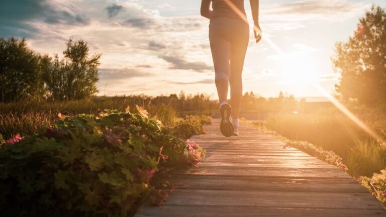 Exercícios físicos que parecem simples podem ajudar no tratamento da depressão