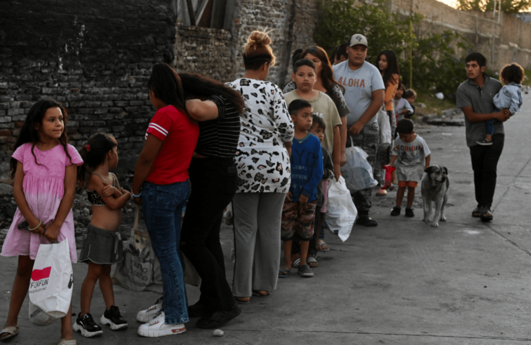 Pobreza na Argentina cresce e atinge 57,4% da população, na máxima em 20 anos