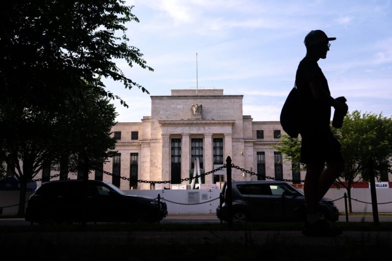Falas de dirigentes do Fed mostram divergência sobre tamanho do corte de juros