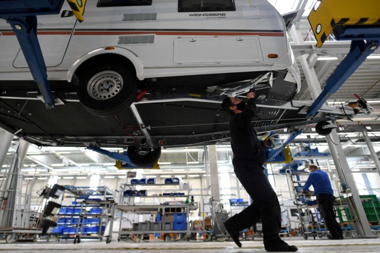 Indústria da zona do euro registra contração em fevereiro pelo 20º mês seguido, mostra PMI