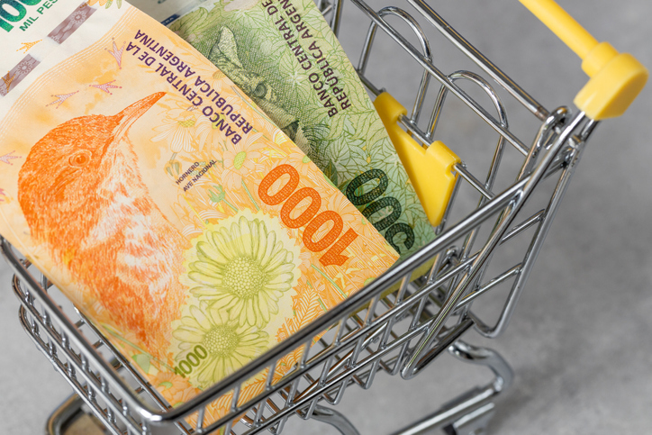 Inflação na Argentina volta a desacelerar, para 13,2% em fevereiro