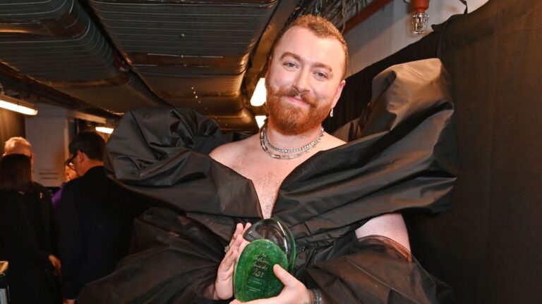 Lollapalooza: saiba de qual grife é o vestido preto usado por Sam Smith