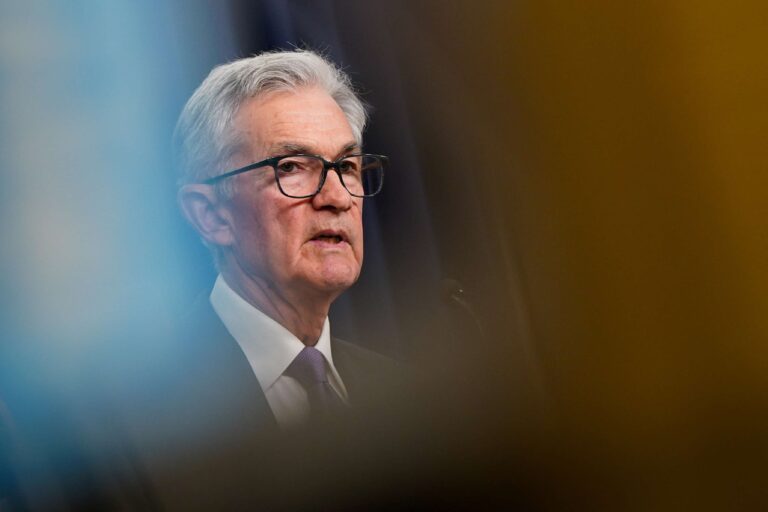 Powell diz que pandemia teve efeitos duradouros na economia