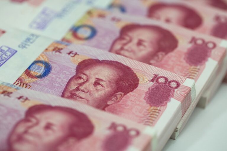 Yuan atinge nível mais fraco no ano, após BC da China sinalizar que permitiria queda