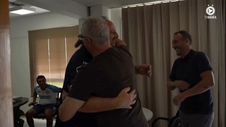 Dorival Júnior visita o Bahia e cita aproximação de clubes com a CBF
