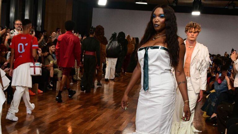“Estar aqui é viver a minha expressão“, diz Majur após desfile na SPFW