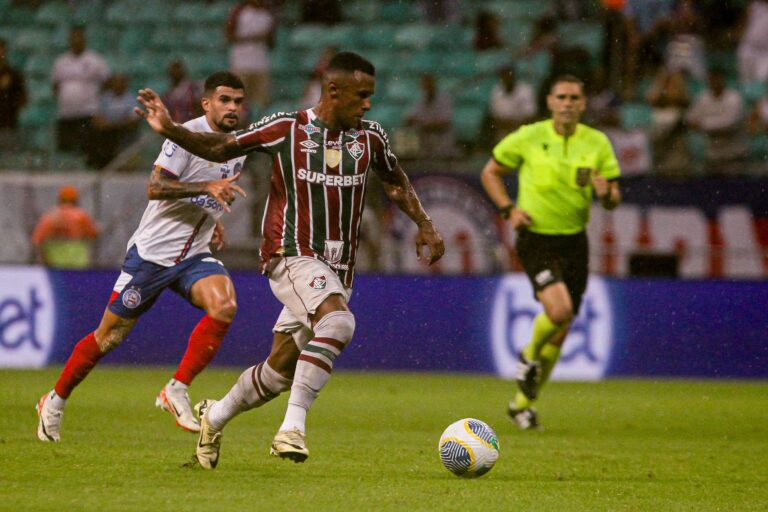 Marquinhos, do Fluminense, lamenta paralisação de jogo contra o Bahia