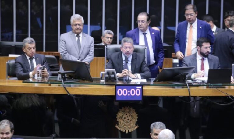 Após acordo, Câmara aprova taxação de 20% em compras internacionais de até US$ 50
