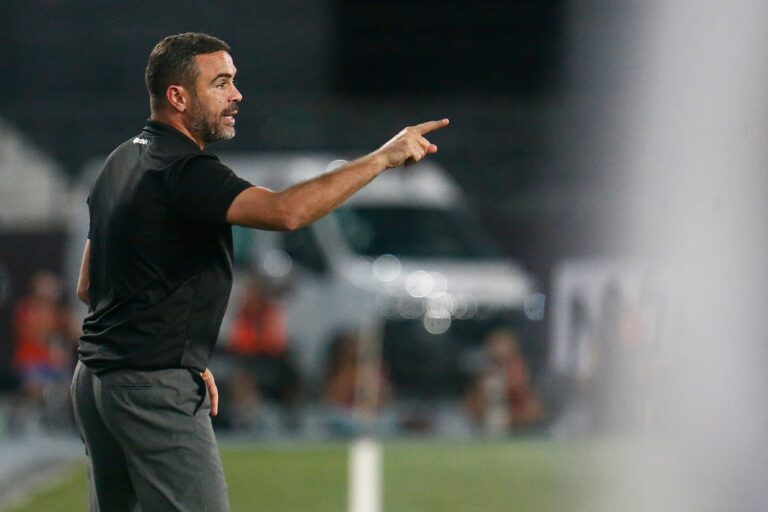 Artur Jorge analisa derrota do Botafogo para o Bahia: "Não esperávamos"