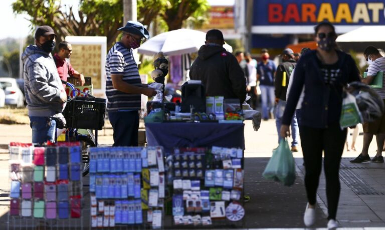 Confiança do comércio cai 0,2% em maio, após quatro meses de avanços, diz CNC