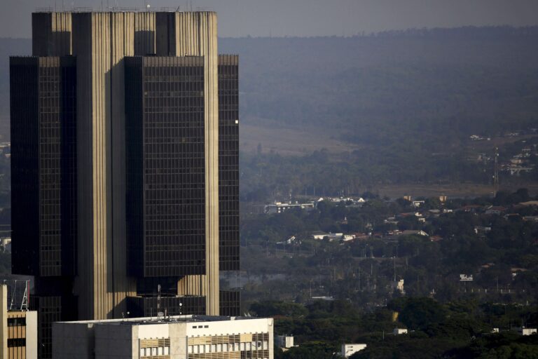 Copom reduz ritmo e corta a Selic em 0,25 p.p., para 10,50%, em decisão dividida