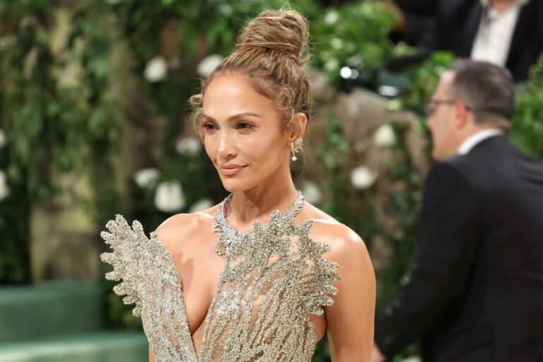 Met Gala 2024: Jennifer Lopez aposta em vestido com 2 milhões de cristais