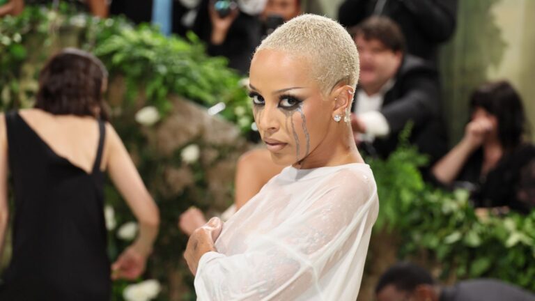 Met Gala 2024: Saiba o segredo do look molhado usado por Doja Cat