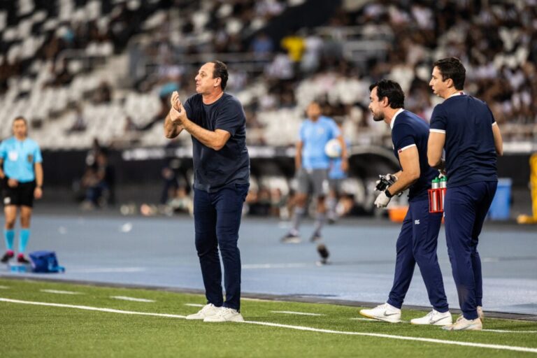 Rogério Ceni elogia gramado sintético de estádio do Botafogo - Gazeta Esportiva