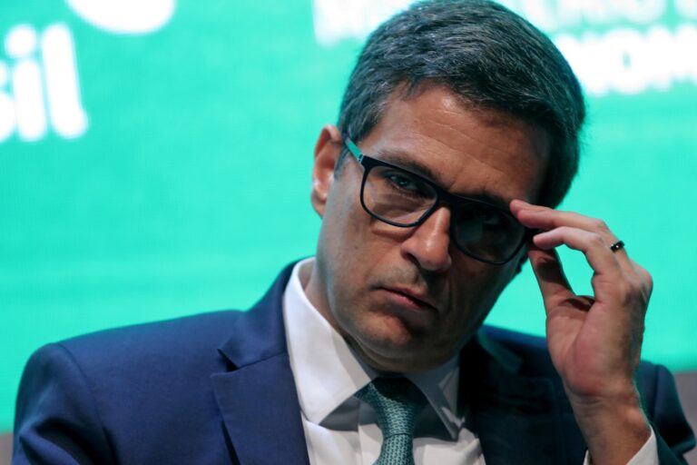 Após novas críticas de Lula, deputado petista quer ouvir Campos Neto no Congresso