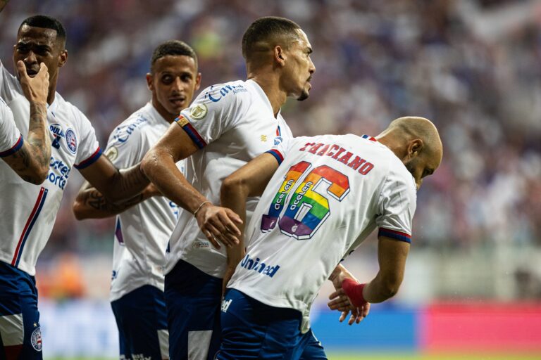 Bahia ganha do Vasco, cola no Flamengo e assume a vice-liderança do Brasileirão