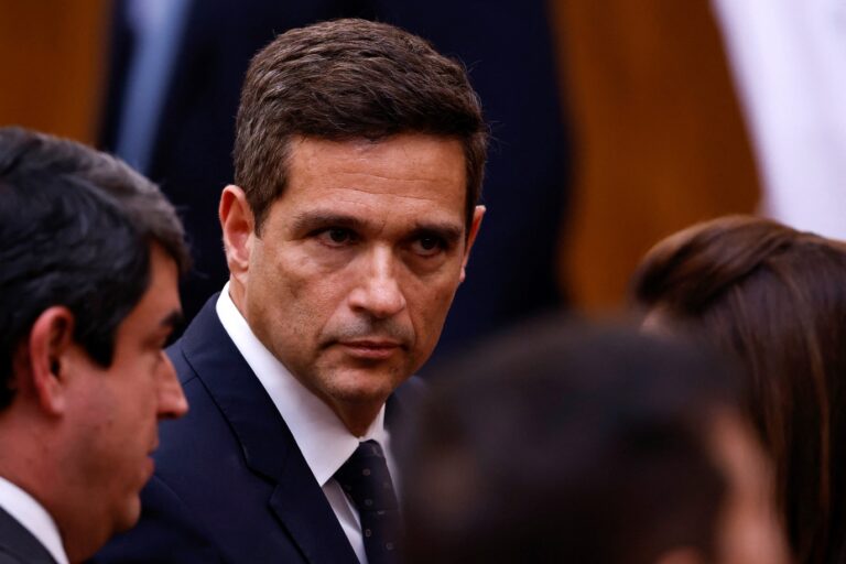 Campos Neto diz que ajuste fiscal via receita pressiona inflação e reduz crescimento