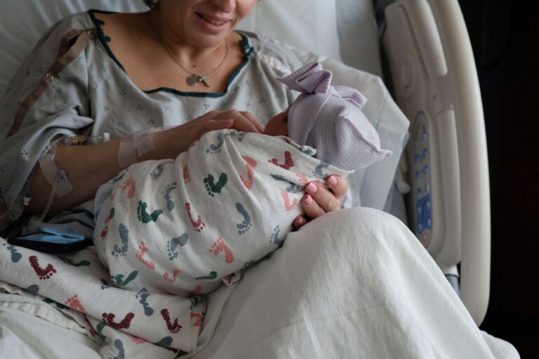 Custo de ter filhos derruba pela metade taxas de natalidade em países ricos, diz OCDE