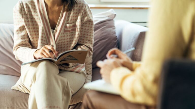 Fazer terapia pode aumentar sua felicidade? Veja cinco benefícios