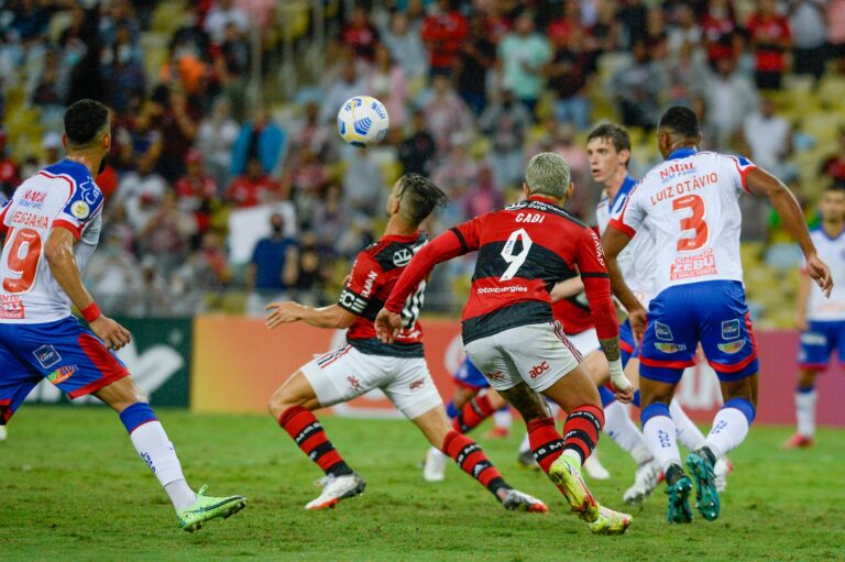Flamengo busca 8ª vitória seguida em confrontos contra o Bahia