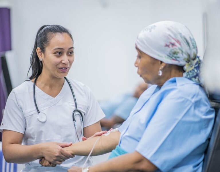 Imunoterapia antes de cirurgia de melanoma avançado reduz o risco de recidiva