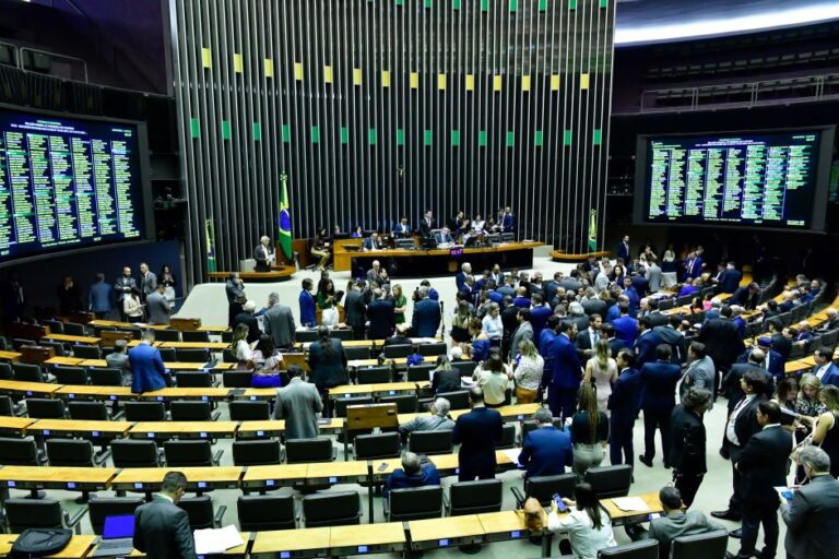 PEC da Anistia pode refinanciar dívidas e estimular recuperação fiscal de partidos; entenda