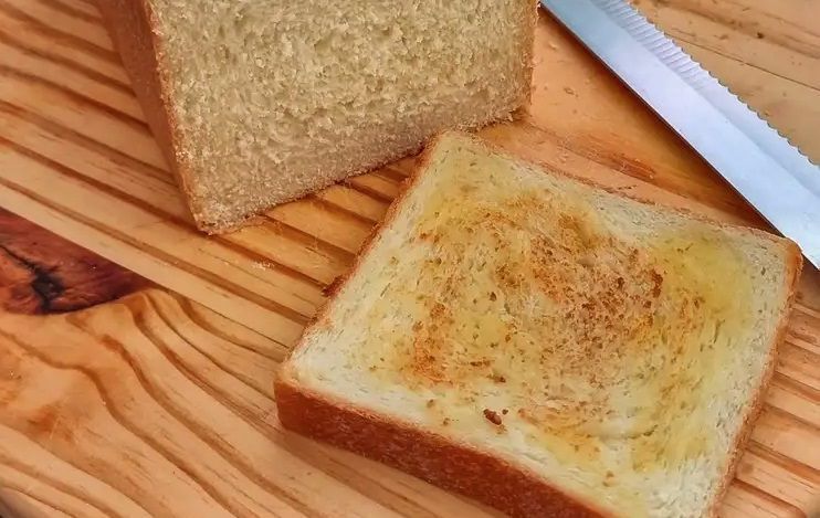 Álcool em pães de forma: nutróloga explica à CNN riscos e processo de produção