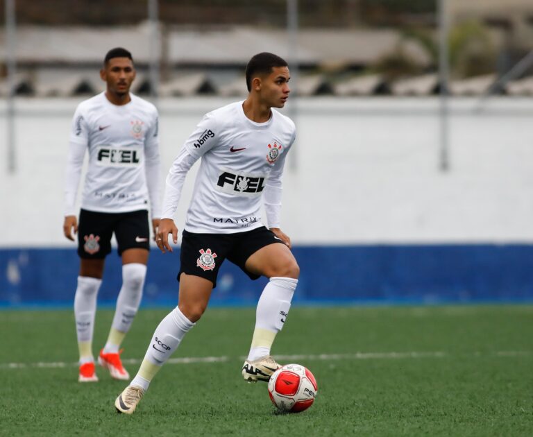 Corinthians vence o Bahia de virada e se afasta do Z4 no Brasileirão sub-20