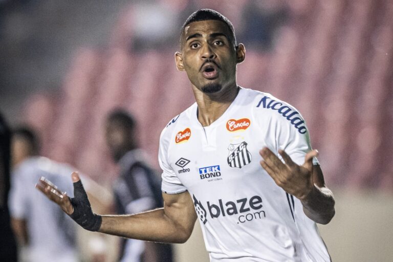 Em transição após lesão, Joaquim entra no radar de clubes e pode deixar o Santos