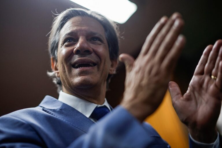 Haddad anuncia congelamento de R$ 15 bilhões no orçamento para cumprir arcabouço