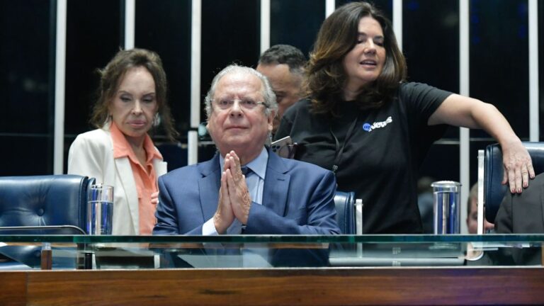 Lula deveria ter formado uma 'mesa da frente ampla' após eleições de 2022, diz Dirceu