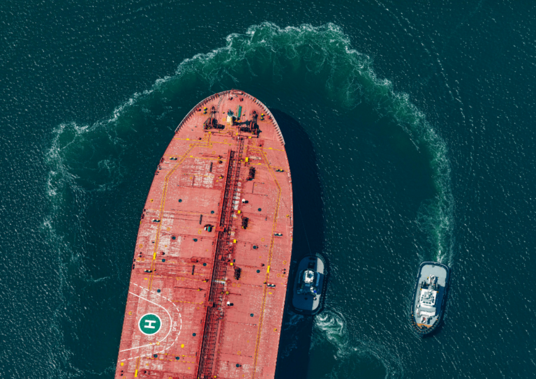 Petroleiros com destino à China atingem mínima em 2 anos e trazem alerta a mercado
