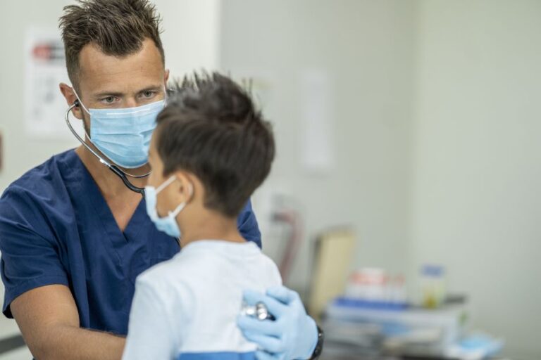 Saiba quando é a hora de levar seu filho ao médico
