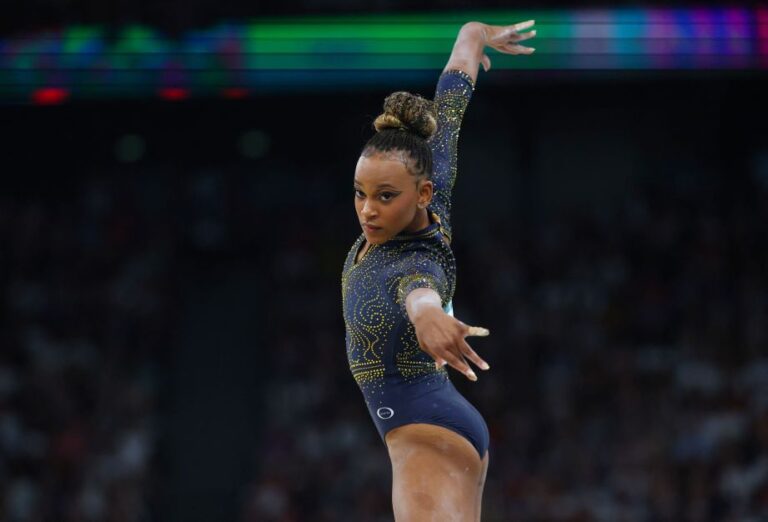 Cola, água e açúcar: veja truques das ginastas para manter o collant no lugar