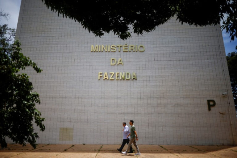 Fazenda tenta limitar perdas fiscais da “tese do século” no STJ, mas decisão é adiada