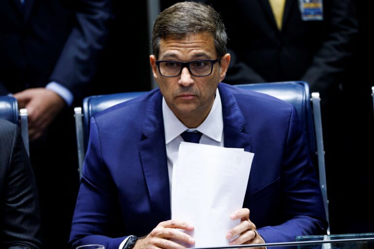 Gestores projetam Selic a 11% e dólar a R$ 5,40; inflação é citada como risco