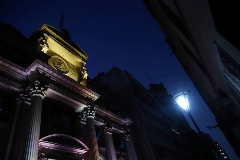 Argentina envia barras de ouro ao exterior para serem certificadas financeiramente
