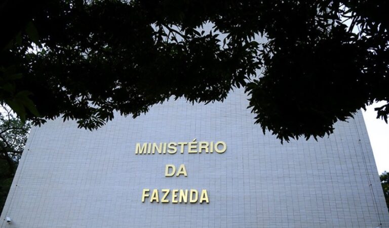 Dívida pública chegará a 80% do PIB em 2024 e seguirá crescendo, diz órgão do Senado