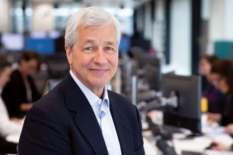 Risco de recessão com inflação nos EUA não está descartado, diz CEO do JPMorgan