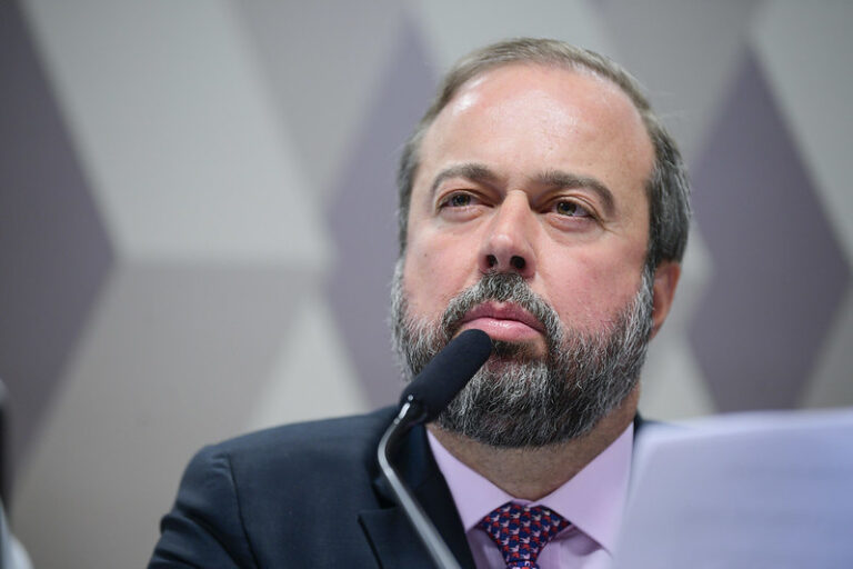 Volta do horário de verão é “possibilidade real”, diz ministro de Minas e Energia