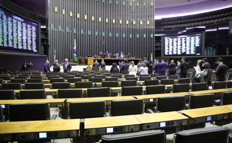 Avanço do pacote anti-STF na Câmara incomoda ala governista